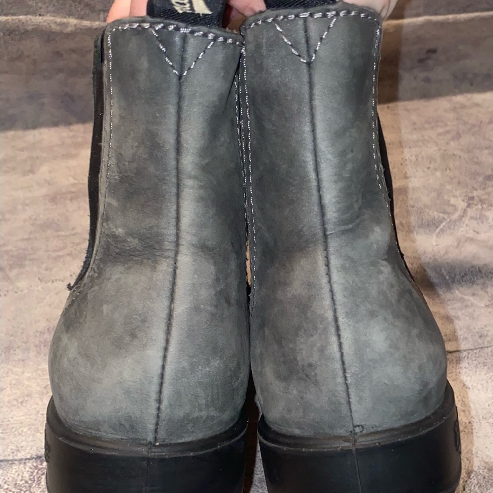 Blundstone Chelsea Boot in Gray Suede - Women's Pull-On Ankle Boots - Picture 3 of 7